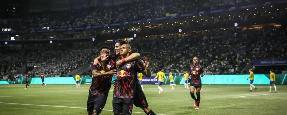 Meia do Red Bull Bragantino aponta favorecimento da arbitragem para o Palmeiras