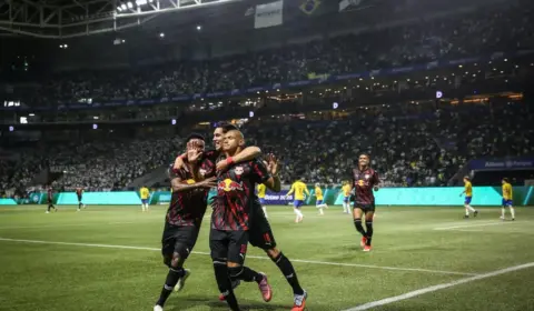 Meia do Red Bull Bragantino aponta favorecimento da arbitragem para o Palmeiras