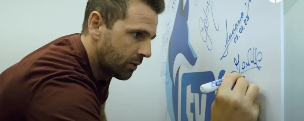 Memórias: Montillo visita CT do Cruzeiro e participará de jogo festivo no Mineirão ao lado de ídolos