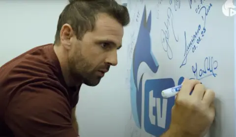 Memórias: Montillo visita CT do Cruzeiro e participará de jogo festivo no Mineirão ao lado de ídolos