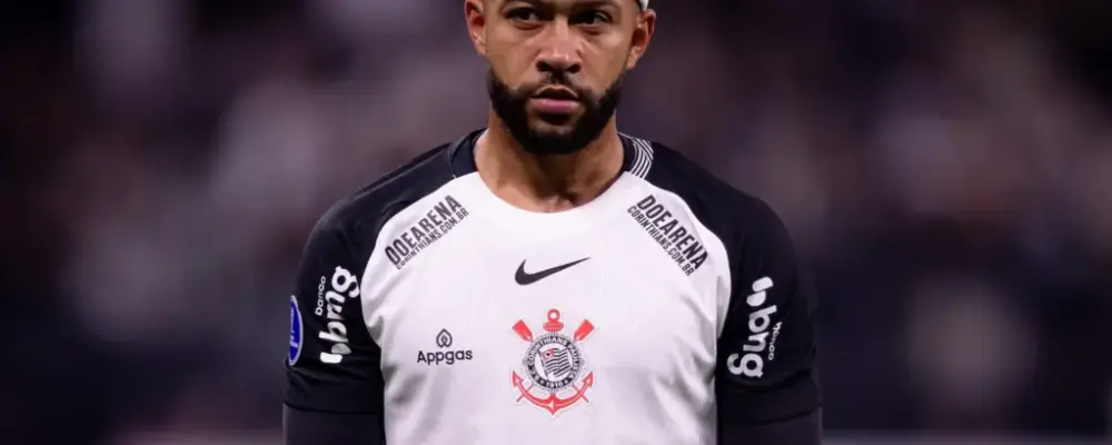 Memphis não consegue deixar o Rio de helicóptero e falta a treino do Corinthians