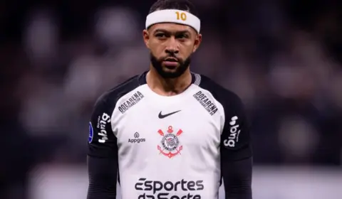 Memphis não consegue deixar o Rio de helicóptero e falta a treino do Corinthians