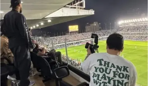 Neymar reforça torcida, mas Santos só empata com o Grêmio