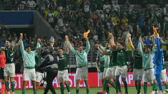 Jogadores do Palmeiras em comemoração pela classificação à final da Libertadores (foto: NELSON ALMEIDA/AFP)
