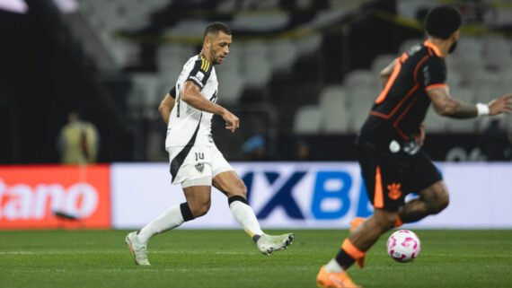 Vitor Hugo em ação pelo Atlético contra o Corinthians (foto: Pedro Souza/Atlético)