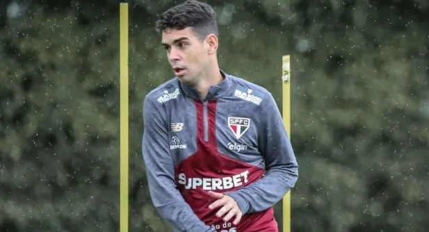 Oscar sofre nova lesão e adia retorno no São Paulo
