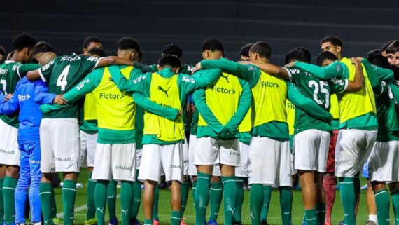 Jogadores do time sub-17 do Palmeiras (foto: Fabio Menotti/Palmeiras)
