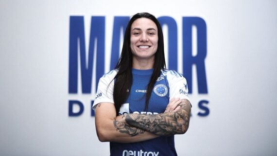 Zagueira Paloma Maciel renovou contrato com o Cruzeiro até o fim de 2027 (foto: Gustavo Martins/Cruzeiro)