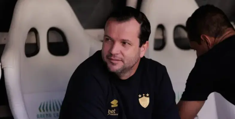 Presidente do Sport abre o jogo sobre permanência do treinador Daniel Paulista