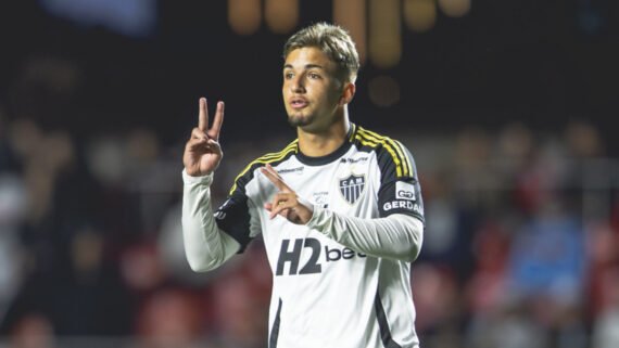 Mateus Iseppe, do Atlético, durante primeiro jogo da carreira como profissional (foto: Pedro Souza/Atlético)