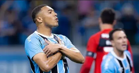 Quase reforço do São Paulo, Carlos Vinícius vive boa fase no Grêmio