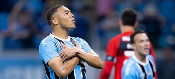 Quase reforço do São Paulo, Carlos Vinícius vive boa fase no Grêmio