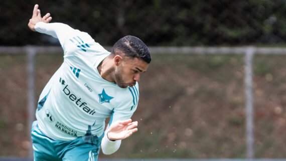 Wanderson, atacante do Cruzeiro, em treinamento na Toca da Raposa 2, em Belo Horizonte (foto: Gustavo Aleixo/Cruzeiro)