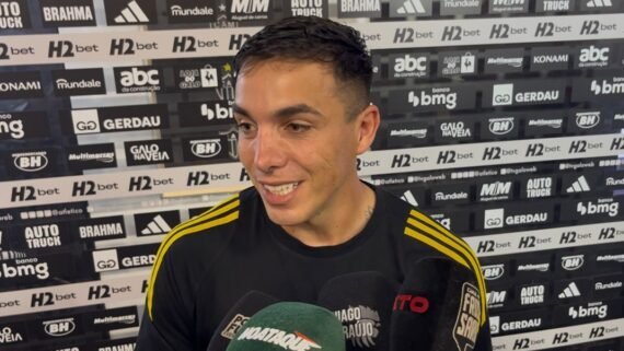 Saravia, lateral-direito do Atlético, na zona mista da Arena MRV (foto: Lucas Bretas/No Ataque)