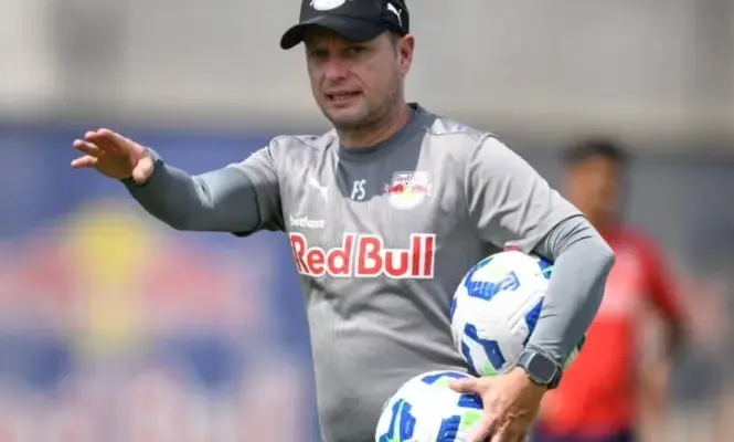Red Bull Bragantino demite treinador após derrota no Brasileirão