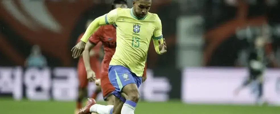 Rivalidade entre Botafogo e Vasco ganha destaque na lateral da seleção