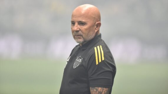 Sampaoli, técnico do Atlético, antes de partida contra o Cruzeiro na Arena MRV (foto: Ramon Lisboa/EM/D.A. Press)