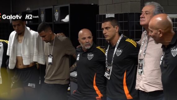 Jorge Sampaoli, técnico do Atlético, no vestiário alvinegro na Arena MRV (foto: Reprodução/GaloTV)