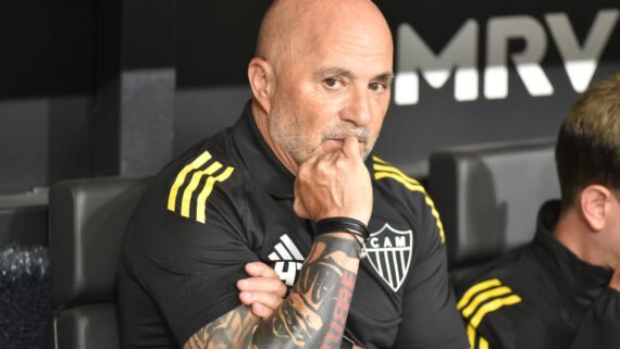 Jorge Sampaoli, técnico do Atlético, antes de clássico contra o Cruzeiro na Arena MRV (foto: Ramon Lisboa/EM/D.A. Press)