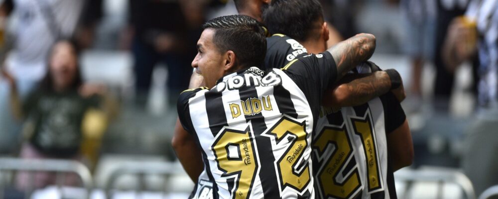 Volante acerta chutaço e Atlético marca gol mais rápido do Brasileiro 2025; veja