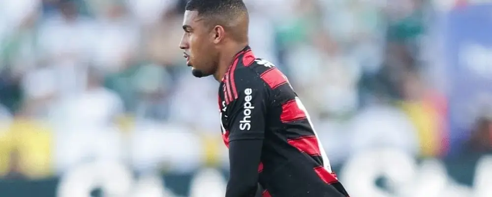 Samuel Lino é criticado em pichação na sede do Flamengo