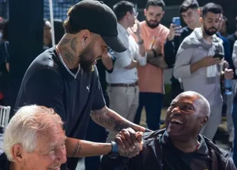 Santos inaugura quartos renovados no CT com presença de Neymar