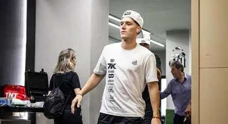 Santos investe alto, mas Rollheiser ainda não rende o esperado