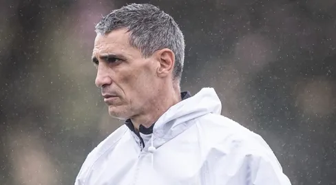 Santos tenta driblar desfalques e voltar a vencer diante do Corinthians