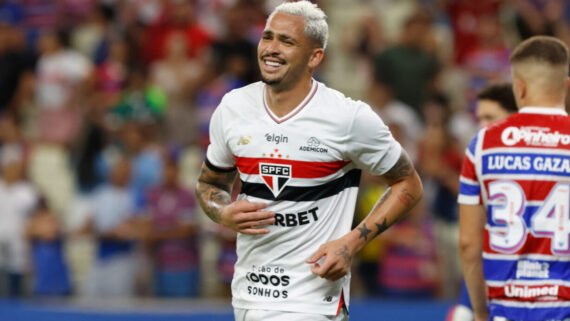 Luciano comemora gol pelo São Paulo (foto: Divulgação/São Paulo)