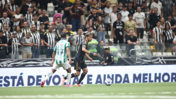 Scarpa em jogo do Atlético pelo Brasileiro (foto: Edesio Ferreira/EM/D.A Press)
