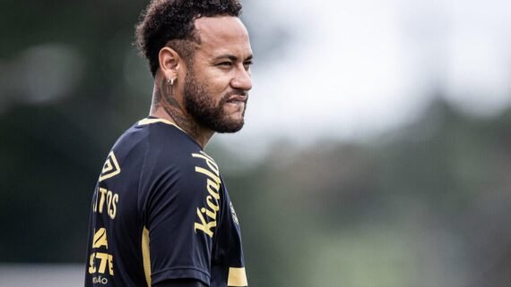 Neymar segue em recuperação de lesão (foto: Raul Baretta/ Santos FC)