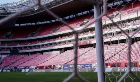 Torcida do Sport protesta após venda do mando de jogo contra o Flamengo