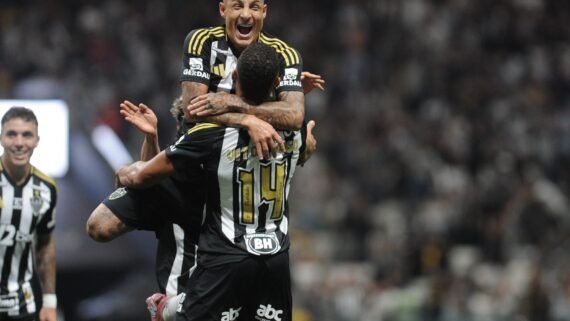 Jogadores do Atlético comemoram na Arena MRV (foto: Alexandre Guzanshe/EM/D.A. Press)