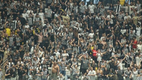 Torcedores do Atlético na Arena MRV (foto: Edesio Ferreira/EM/D.A Press)