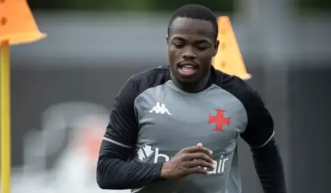 Vasco deve enfrentar o Fluminense com Andrés Gómez entre os titulares