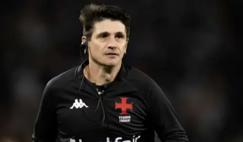 Vasco embala quarta vitória seguida, e auxiliar destaca apoio da torcida