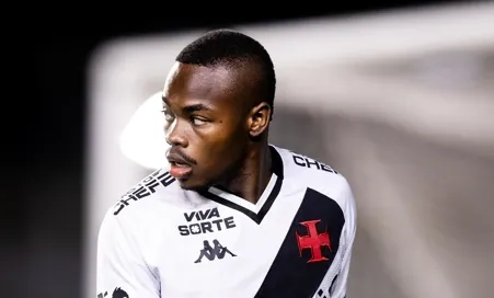 Vasco vê André Gómez liderar assistências e aposta na boa fase do atacante para reta final