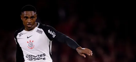 Vitinho sofre lesão e desfalca Corinthians após vitória no Brasileirão
