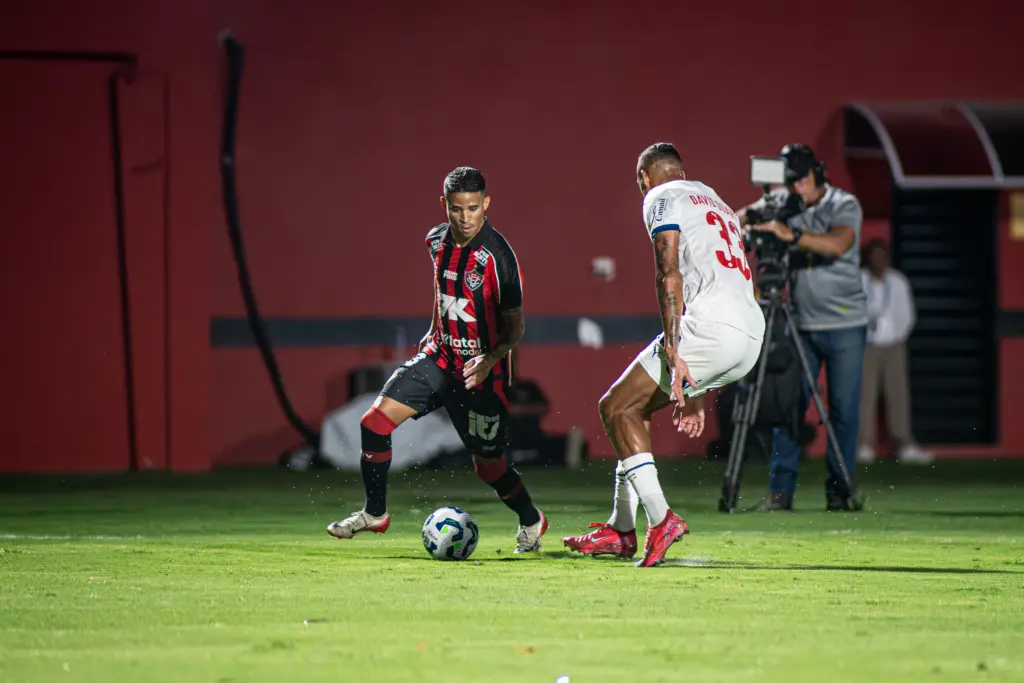 70BlpT5K Victor Ferreira 17236