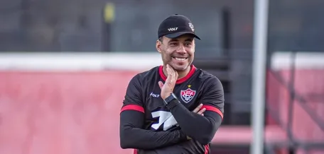 Vitória aposta em jovens e reservas para duelo com o Corinthians