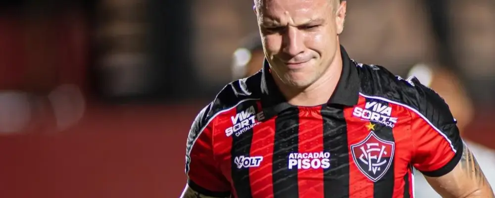 Vitória perde Kayzer e mais dois titulares para enfrentar o Santos