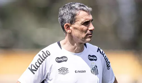 Vojvoda lamenta falta de efetividade do Santos em empate e cobra resultados