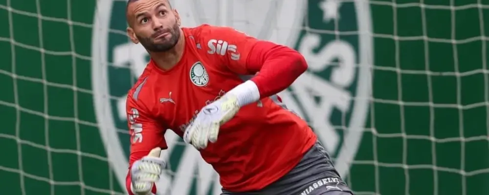 Weverton sofre lesão e deve desfalcar o Palmeiras contra o Flamengo