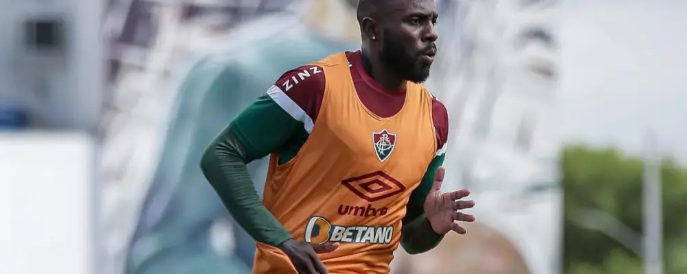 Zagueiro segue com futuro indefinido no Fluminense
