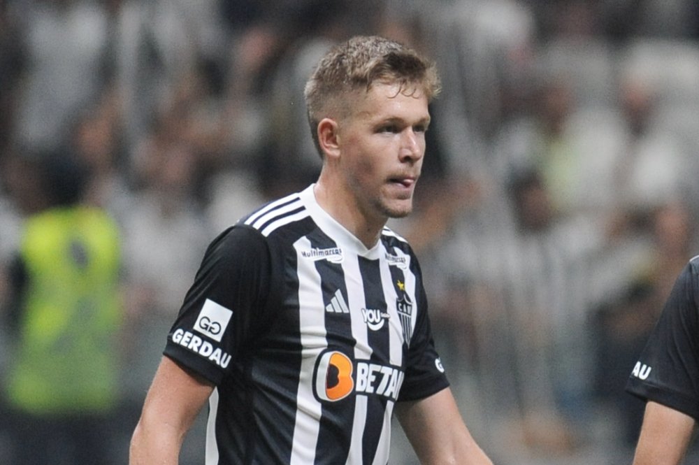 Bruno Fuchs, zagueiro do Atlético, em ação na Arena MRV - (foto: Alexandre Guzanshe/EM/D.A Press)