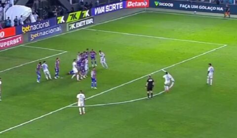 Neymar faz paradinha em falta e quase marca para o Santos; assista