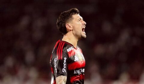 Arrascaeta faz golaço de falta em Flamengo x Sport no Brasileiro; assista