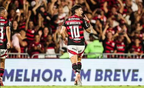 Arrascaeta exalta elenco do Flamengo: “Privilégio poder jogar junto”