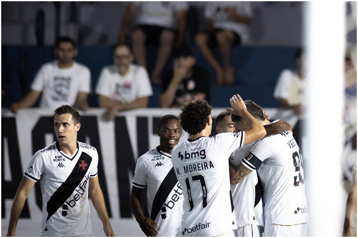 Jogadores do Vasco em campo (foto: Matheus Lima/Vasco)
