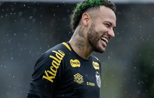 Neymar cumpre promessa e volta a doceria em Santos após dar R$ 100 adiantados